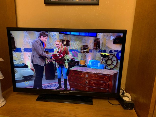 Hyundai LED TV DLH32195MP4CR - 81 cm képátló tévé