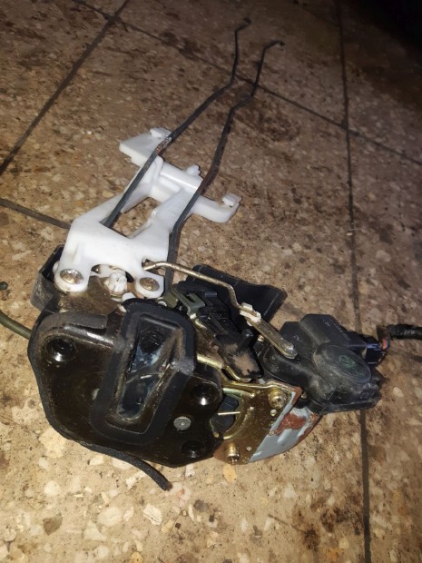 Hyundai Santa Fe Bal Hátsó Ajtó Zárszerkezet + Központizár Motor