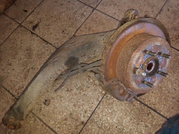 Hyundai Santa Fe Bal Hátsó Csonkállvány Kerékaggyal + Féknyereg