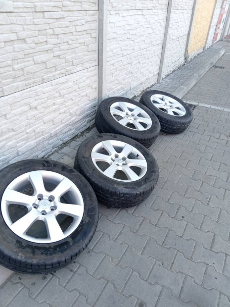 Hyundai Santa fe gyári 18-as 5x114,3 könyüfém felni.
