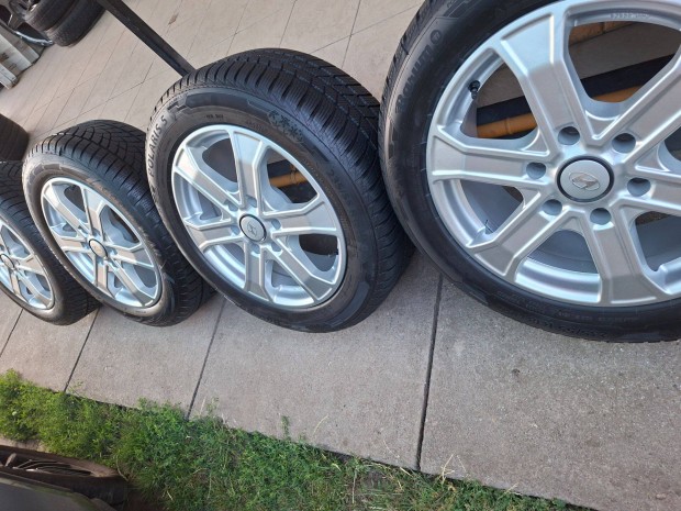 Hyundai Staria 6x139,7 új 8x18 col alufelni Tpms új 235/55r18 téligumi