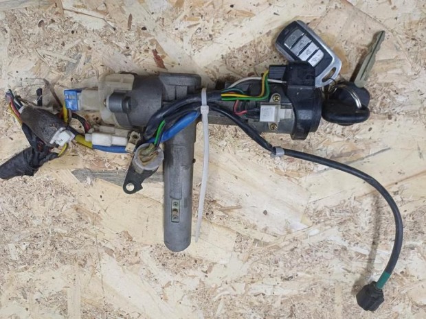 Hyundai Trajet (2001-2008) Gy�jt�skapcsol� 2db Kulcs Bal Els� Ajt� Z�