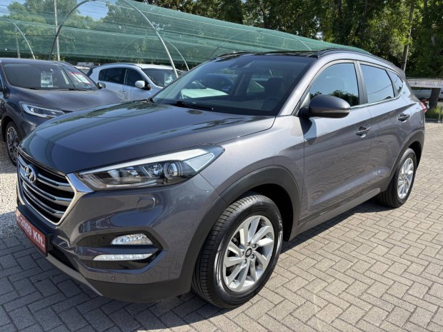 Hyundai Tucson 1.7 CRDi Premium Teljes szervizm...