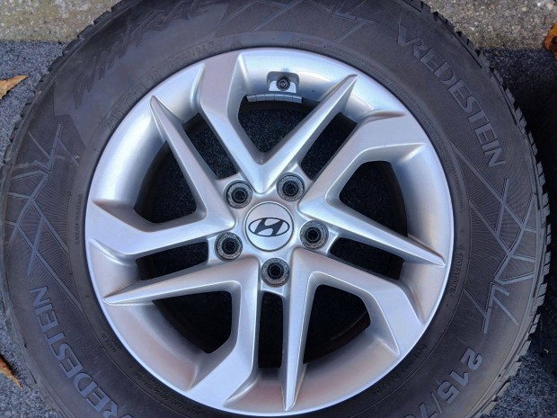 Hyundai Tucson ix35 16" alufelni felni újszerű téli gumikkal 5x114.3