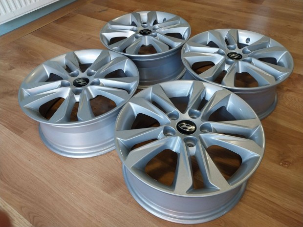 Hyundai (i30,ix20) gy�ri alufelni garnit�ra 5x114.3 16"