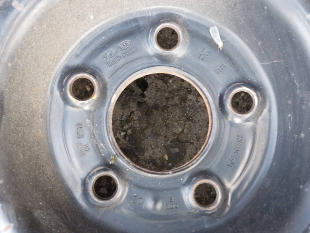 Hyundai  lemezfelni gumival 15"