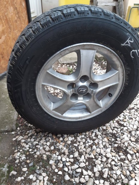 Hyundai alu felni tli gumival szerelve elad