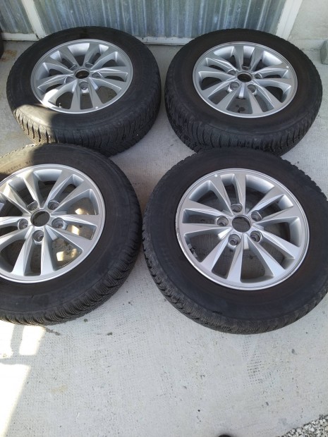 Hyundai alufelni garnitúra,téligumival.