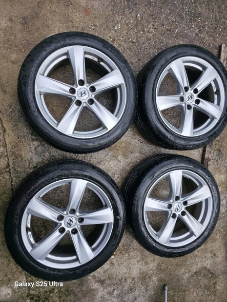 Hyundai alufelnik nyárigumikkal 5x114,3 215/50R17