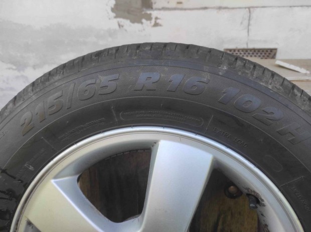 Hyundai aluminium felni 215/65 R16 új Taurus négyévszakos gumikkal