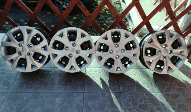Hyundai gyri 14" aclfelni garnitra, dsztrcsk, Tpms szelepek