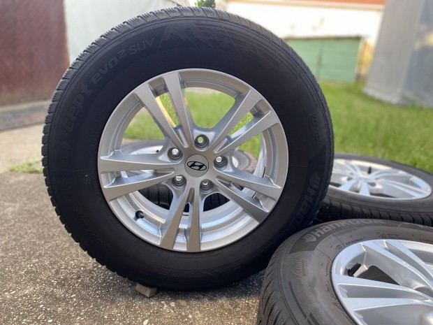 Hyundai gyri 16"-os alufelni szett 5x114.3 ET45 215/70