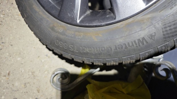 Hyundai gyri felnin ,tli gumi ! 15"