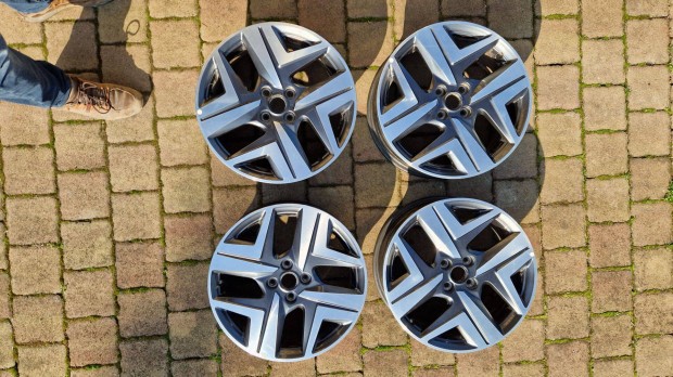Hyundai i20 17" 6.5J 4x100 50ET gyári alufelni