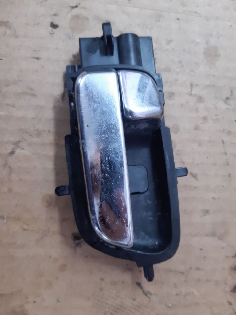 Hyundai i20 Bal Belső Ajtókilincs