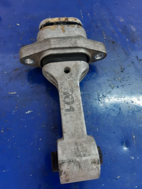 Hyundai i20 Motortartó Bak