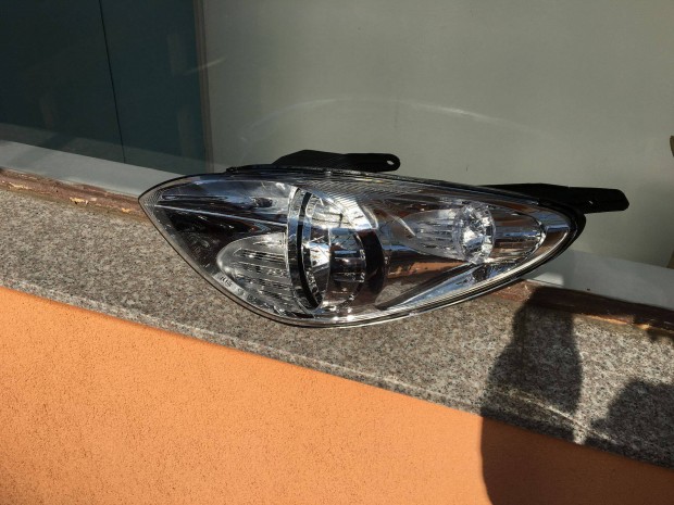 Hyundai i20 bal első lámpa új eladó 2008-tol-2012-ig gyártott autóig