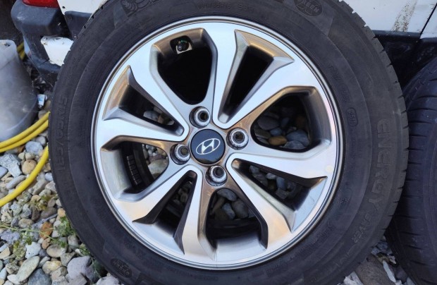 Hyundai i20 kia Rio gyári alufelni 4x100 15"
