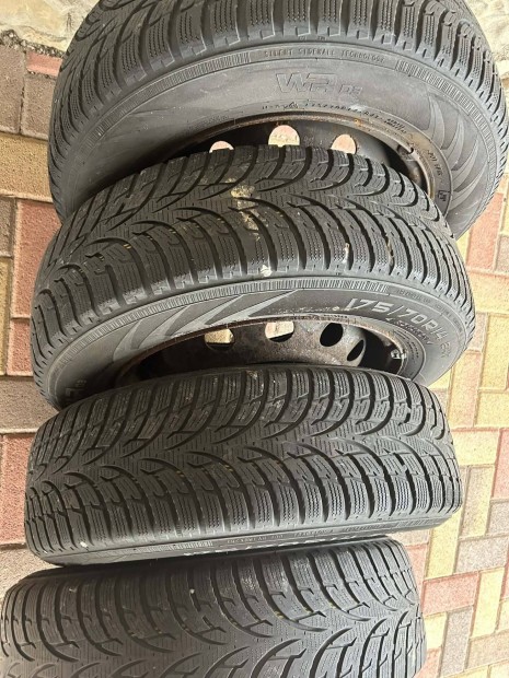 Hyundai i20 lemezfelni t�li gumival