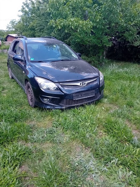 Hyundai i30 1.4 benzines bontott alkatrészei eladók