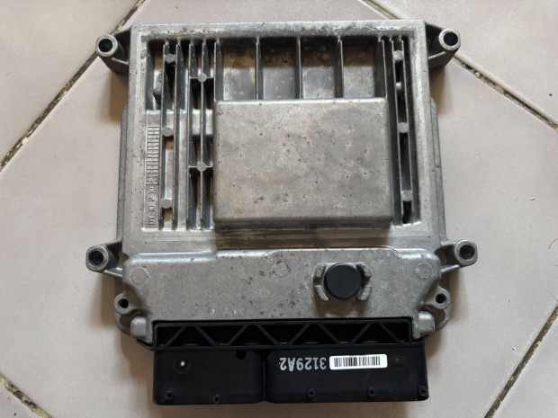 Hyundai i30 1.4 motorvez�rl� elektronika 39112-2B100