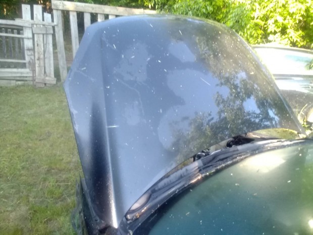 Hyundai i30 2011es évjáratu gépház tető eladó.