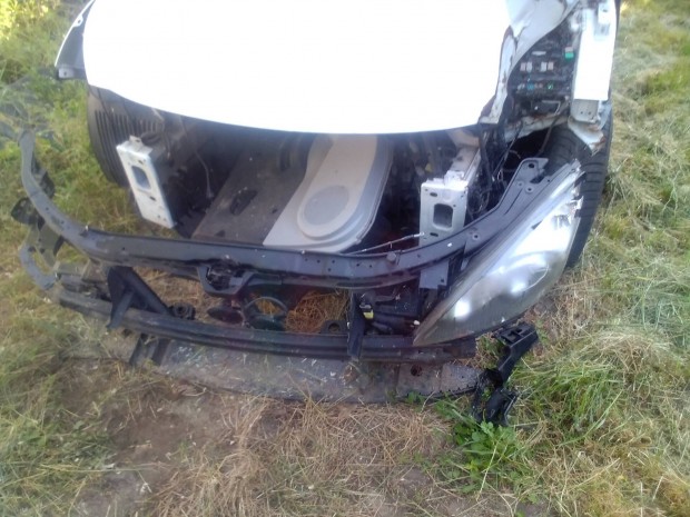 Hyundai i30 2011es évjáratu homlok fal.