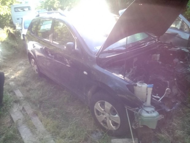 Hyundai i30 2011es évjáratu kombi bontott alkatrészek eladók.