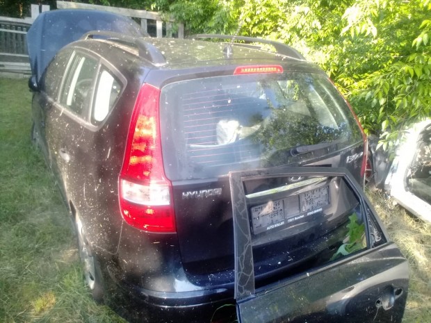 Hyundai i30 2011es évjáratu kombi csomagter ajtó kompletten.