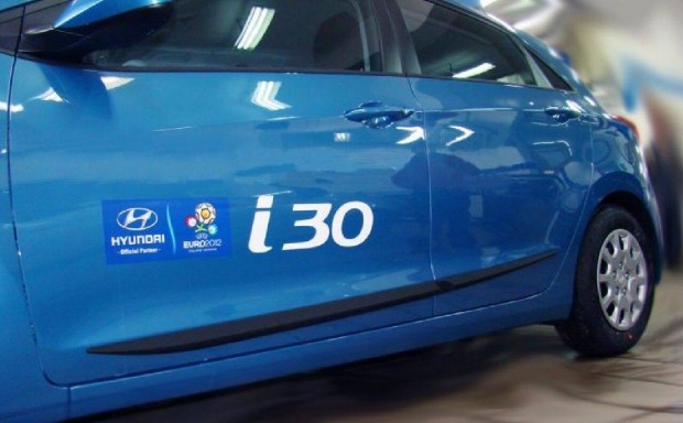 Hyundai i30 2012-tl Ajtvd Dszlc Oldalcsk