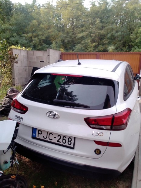 Hyundai i30 2019 es évjáratu bontott alkatrészek eladók.