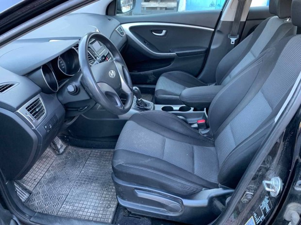 Hyundai i30 Kombi lsgarnitra