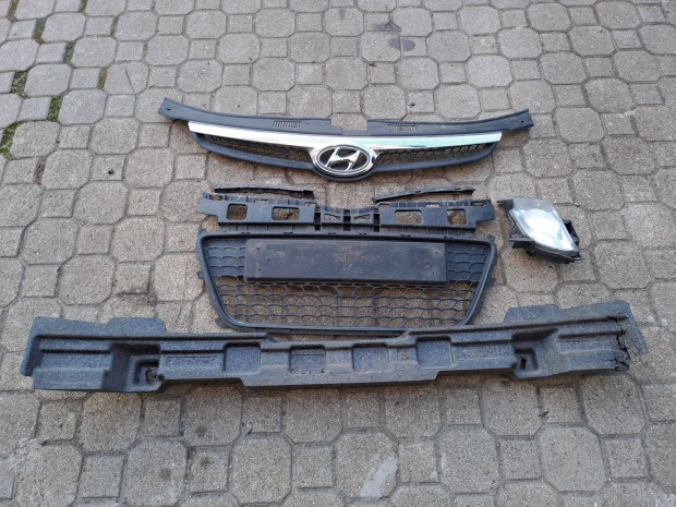 Hyundai i30 első lőkháritó alkatrészei eladók egyben