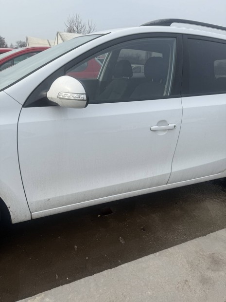 Hyundai i30 kombi bal els ajt