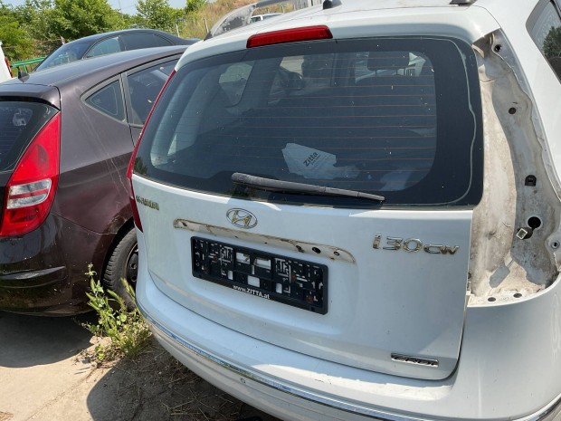 Hyundai i30 kombi csomagtér ajtó