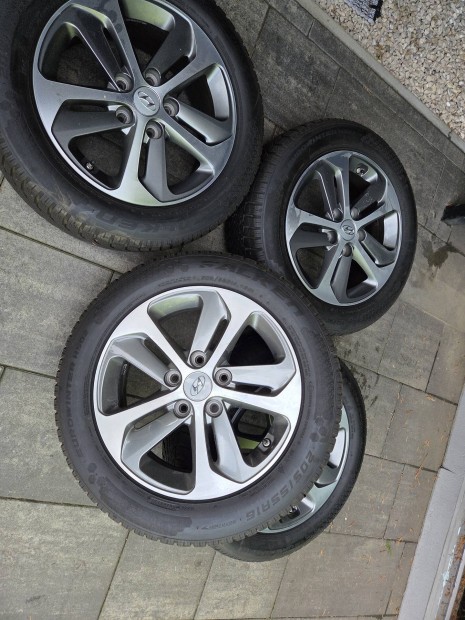 Hyundai i30 knnyfm kerekek tligumikkal szerelve