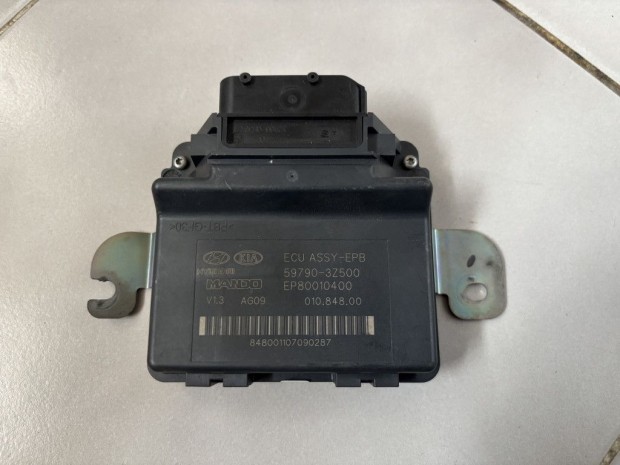 Hyundai i40 elektromos kézifék modul 59790-3Z500