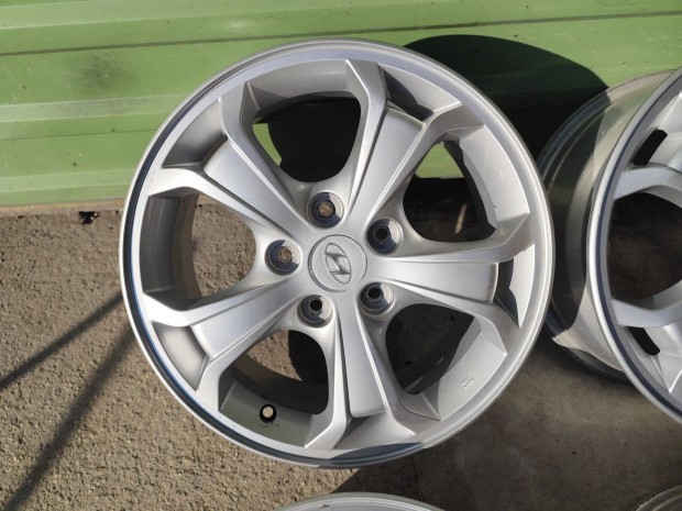 Hyundai i40 i30 gyári alufelni 5x114,3 16"