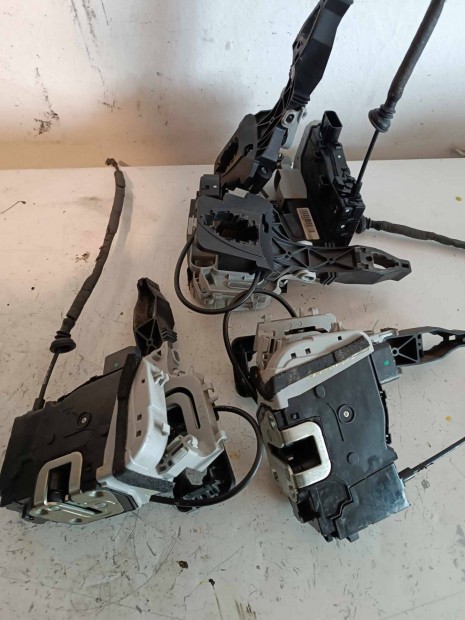 Hyundai ix20 jobb , bal ajt�z�r , z�r