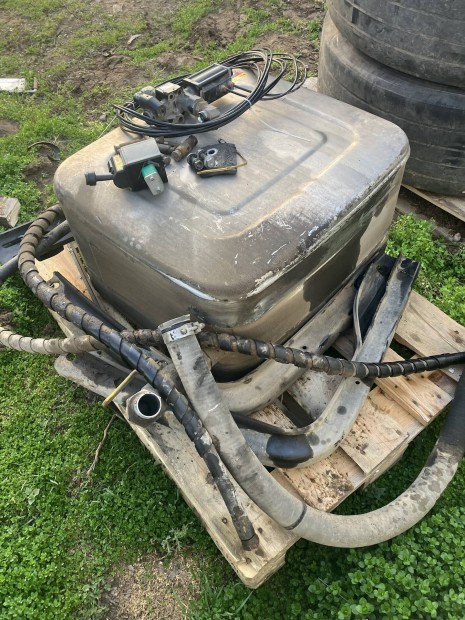 Hyva Hidraulika szivatty� kompletten cs�vekkel tart�llyal