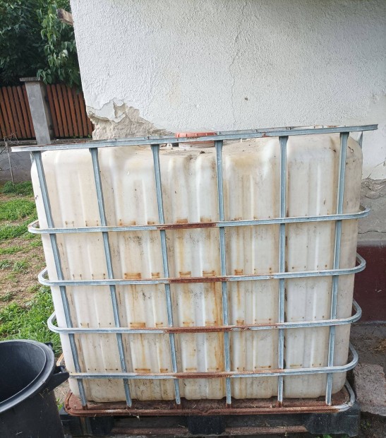 IBC esvz gyjt tartly,, csapadk trol edny 1000 literes