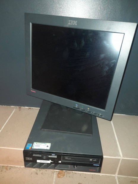 IBM Reró PC Monitorral Együtt