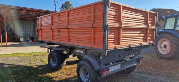 IFA HW gy�ri 3 oldalra billen� p�tkocsik