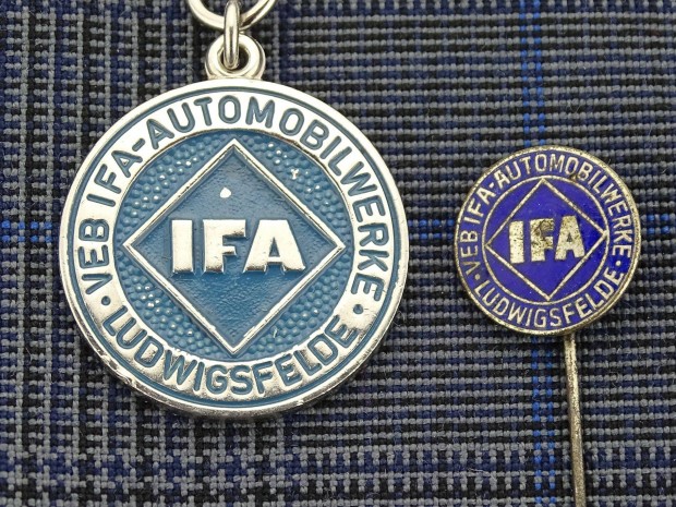 IFA autógyárak Trabant Wartburg kulcstartó és jelvény