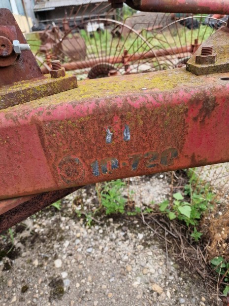 IH 10 720 Félig Függesztett Ágyeke