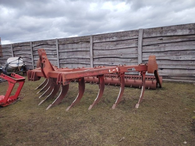 IH K�hne Case 9 k�ses talajlaz�t� hengerrel szerelve