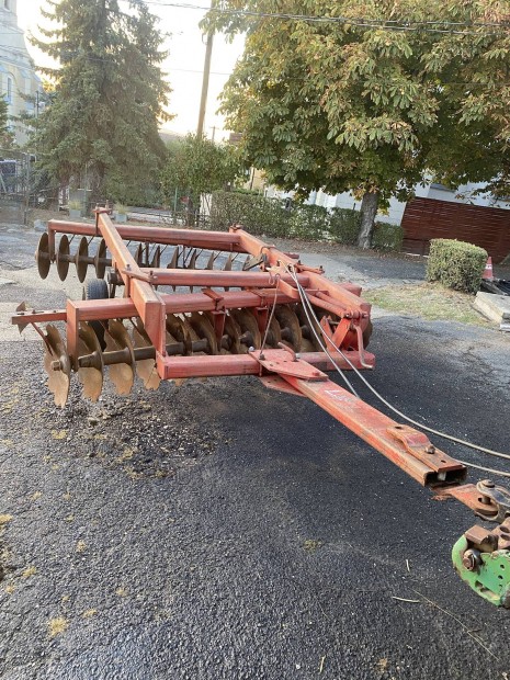 IH V tárcsa újszerű állapotban 3,2 méteres