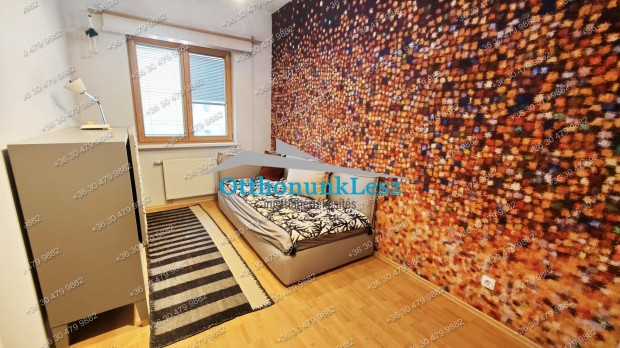 III. Bokor u., �jszer�, 96 m2, nappali+2 h�l�szob�s, erk�lyes lak�s