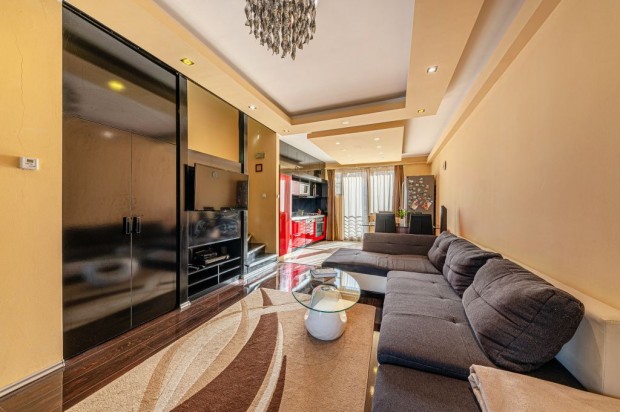 III. Kerlet, budai Lakpark, 74 m2-es, 3. emeleti, trsashzi laks