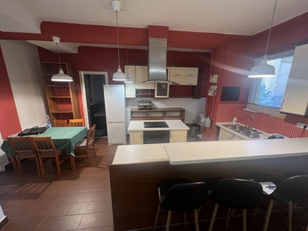 III. Ker�let, Z�por utca, 93 m2-es, t�rsash�zi lak�s, 3 szob�s